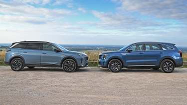 Peugeot 5008 vs Kia Sorento - head-to-head